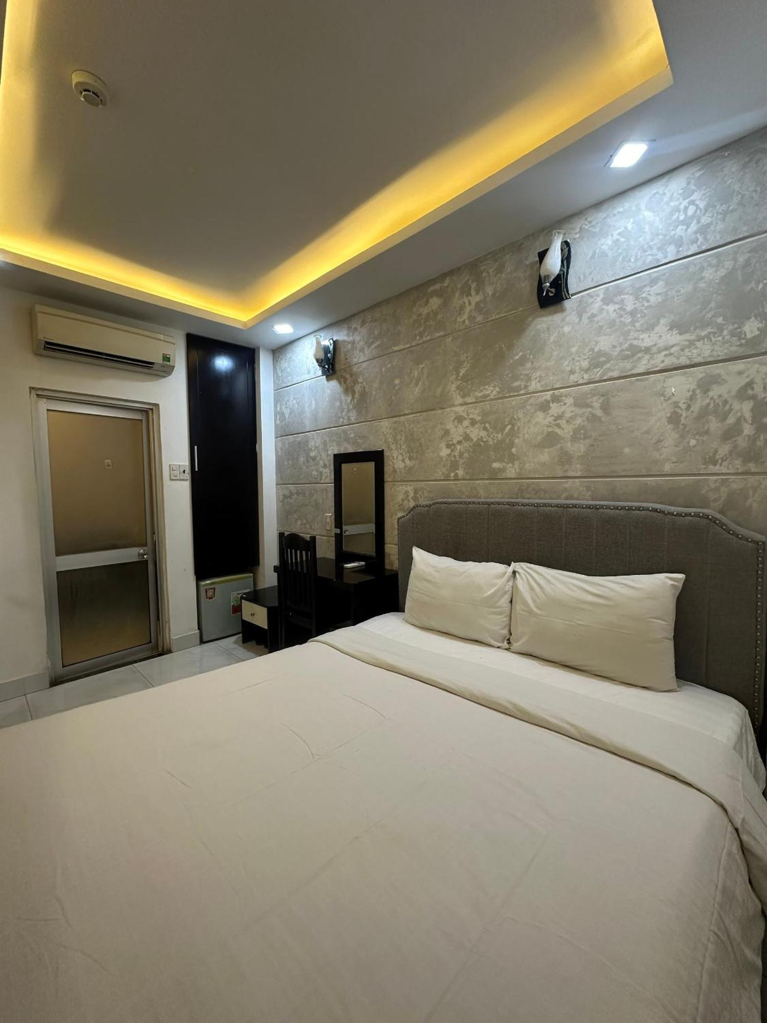 Yaya Sai Gon Hotel Bui Vien Walking Street Хошимин Экстерьер фото